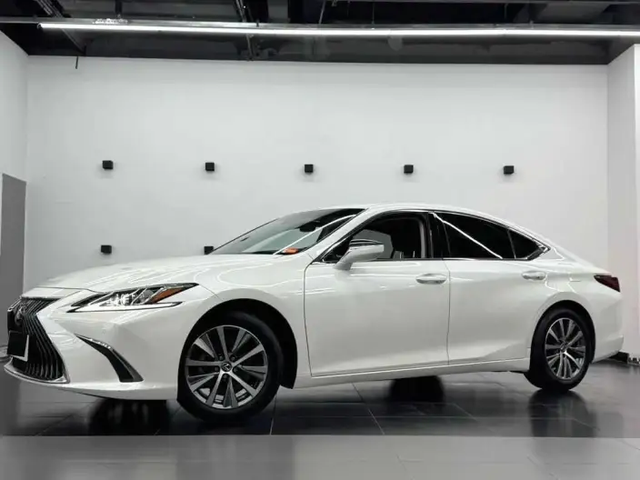 Lexus ES 2020 Model 200 Superior Edition China VI