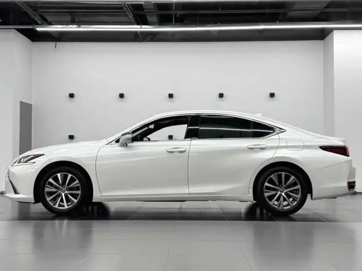 Lexus ES 2020 Model 200 Superior Edition China VI