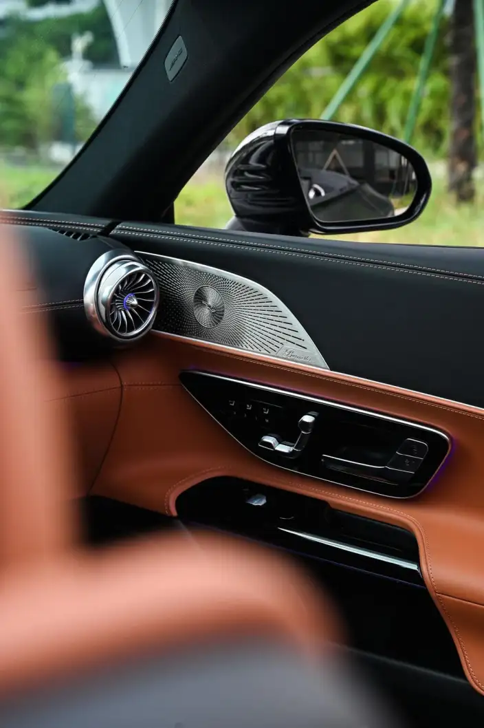 Mercedes-Benz SL-Class AMG 2024 Model AMG SL 63 4MATIC+ – фото 5