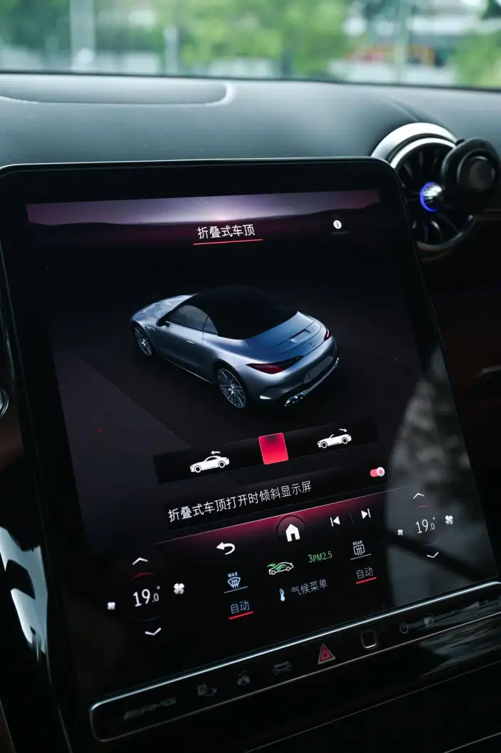 Mercedes-Benz SL-Class AMG 2024 Model AMG SL 63 4MATIC+ – фото 8