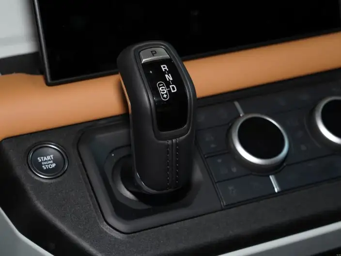 Land Rover Defender 2024 Model 110 3.0T P400 X-Dynamic HSE – фото 8