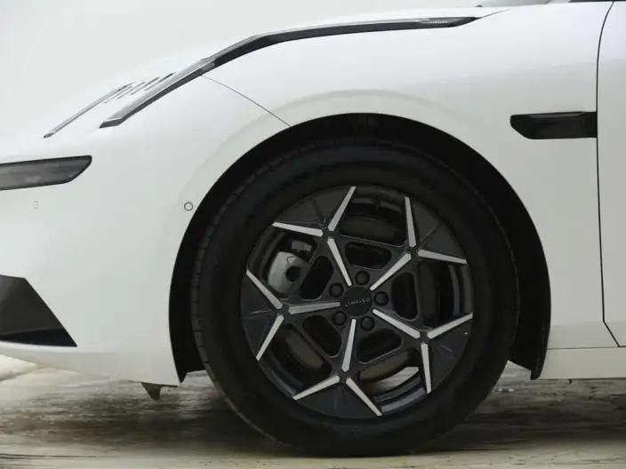 Lynk & Co 10 EM-P 2025 Model 240 4WD Ultra H5 – фото 9