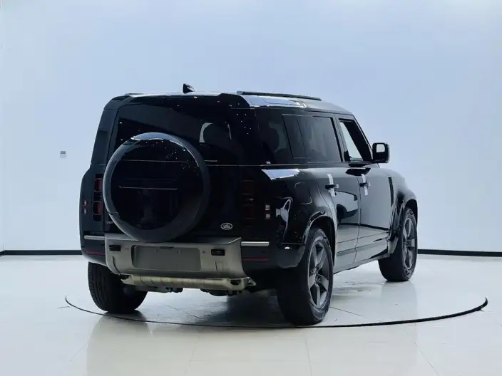 Land Rover Defender 2025 Model 110 3.0T P400 HSE X-Dynamic – фото 5