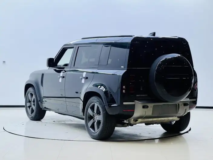 Land Rover Defender 2025 Model 110 3.0T P400 HSE X-Dynamic – фото 9