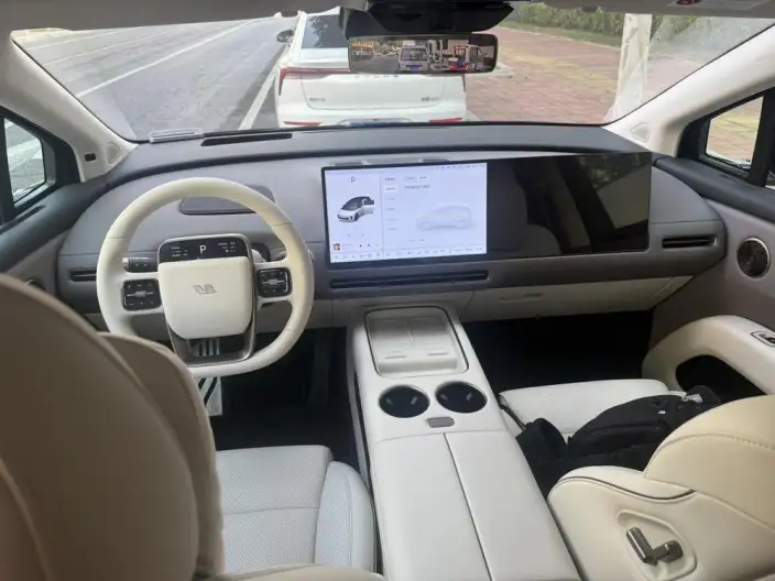 Li Auto i8 2025 Model Standard Edition – фото 7