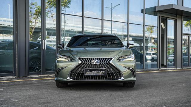 Lexus ES 2022 300h Premium – фото 2