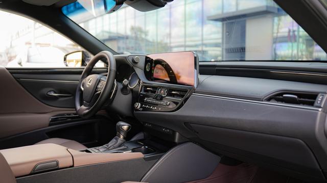 Lexus ES 2022 300h Premium – фото 10