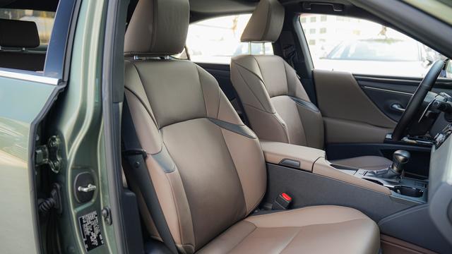 Lexus ES 2022 300h Premium – фото 12