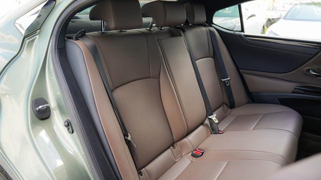 Lexus ES 2022 300h Premium – фото 15