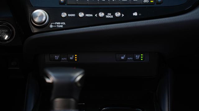 Lexus ES 2022 300h Premium – фото 18