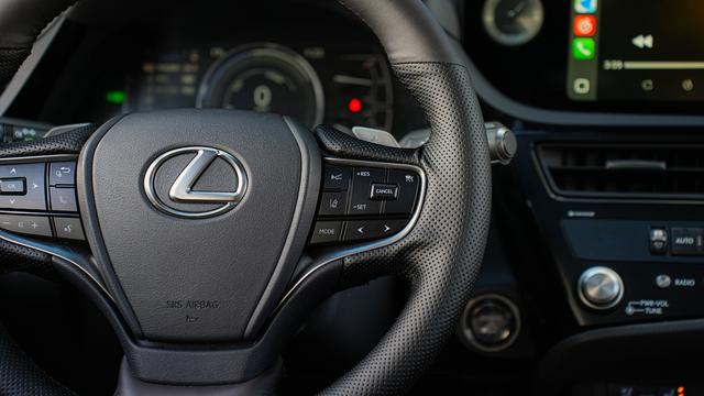 Lexus ES 2022 300h Premium – фото 20