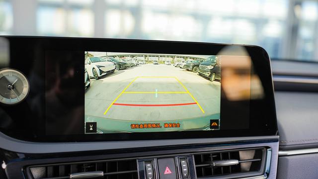 Lexus ES 2022 300h Premium – фото 21