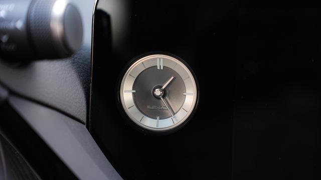 Lexus ES 2022 300h Premium – фото 22