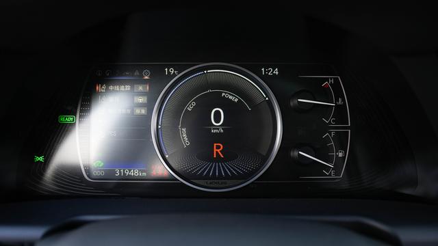 Lexus ES 2022 300h Premium – фото 23