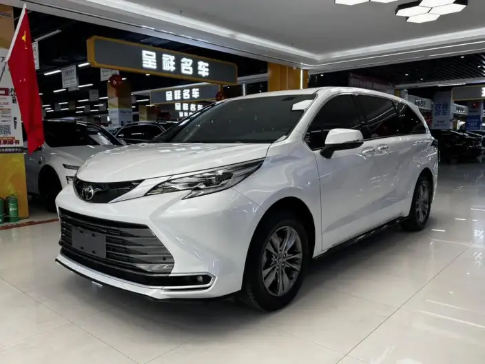 Toyota Sienna 2026 Model Hybrid 2.5L 4WD Deluxe Edition