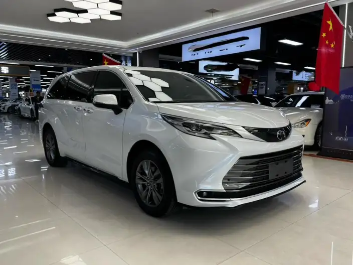 Toyota Sienna 2026 Model Hybrid 2.5L 4WD Deluxe Edition