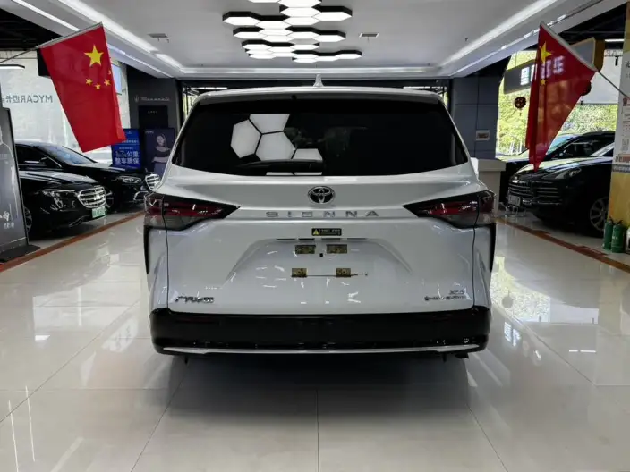 Toyota Sienna 2026 Model Hybrid 2.5L 4WD Deluxe Edition – фото 5