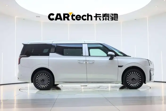 ZEEKR 009 2024 Model VI seat Executive Edition 4WD 108kWh – фото 8