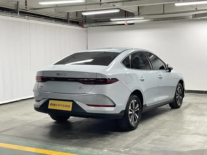 BYD Qin PLUS DM 2026 Model DM-i 210KM Enterprising Model – фото 7