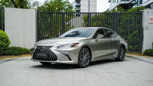 Lexus ES 2025 300h Zen Enjoy – фото 1