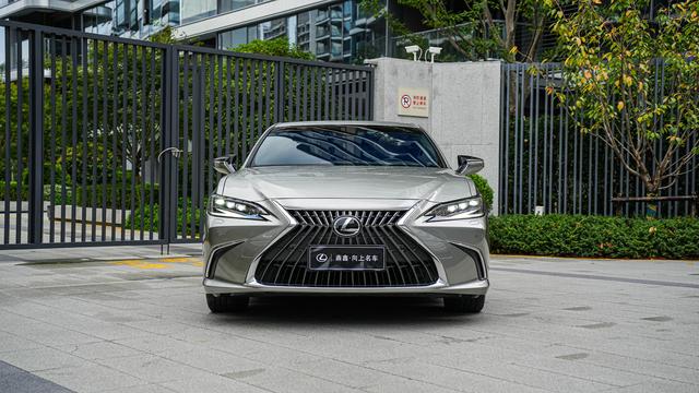 Lexus ES 2025 300h Zen Enjoy – фото 2