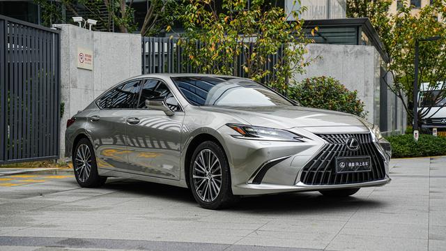 Lexus ES 2025 300h Zen Enjoy – фото 3