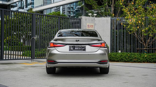 Lexus ES 2025 300h Zen Enjoy – фото 4