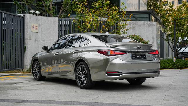 Lexus ES 2025 300h Zen Enjoy – фото 5