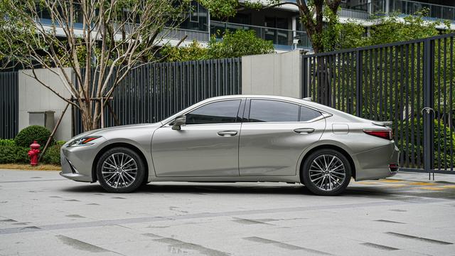 Lexus ES 2025 300h Zen Enjoy – фото 6