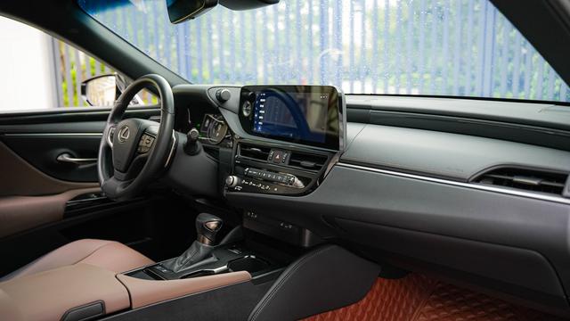 Lexus ES 2025 300h Zen Enjoy – фото 9