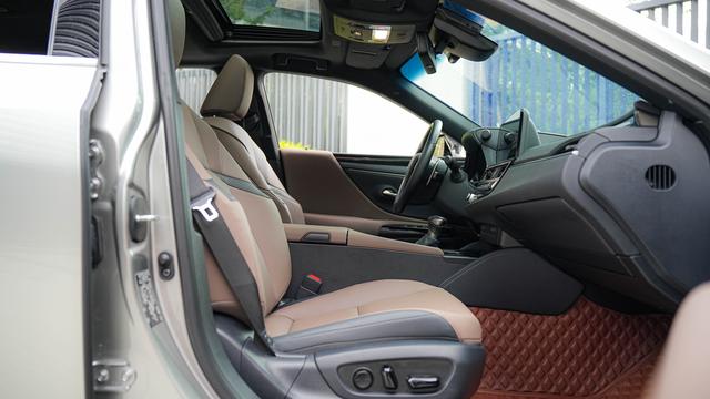 Lexus ES 2025 300h Zen Enjoy – фото 10