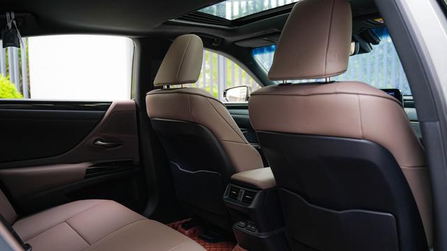 Lexus ES 2025 300h Zen Enjoy – фото 12