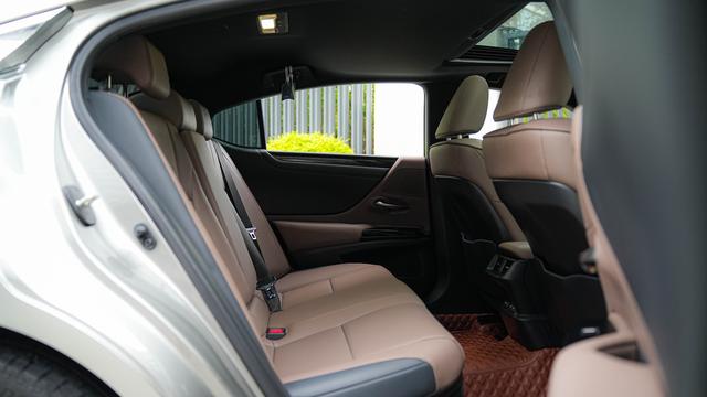 Lexus ES 2025 300h Zen Enjoy – фото 13