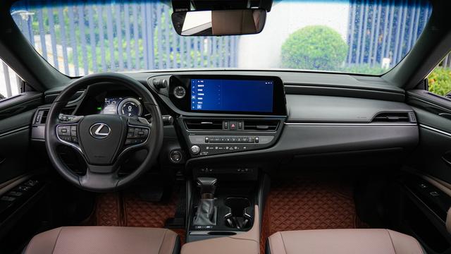 Lexus ES 2025 300h Zen Enjoy – фото 15