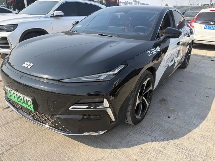 Geely Galaxy E8 PHEV 2025 Model 130km EM-i Ultimate Edition