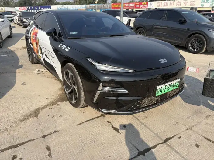 Geely Galaxy E8 PHEV 2025 Model 130km EM-i Ultimate Edition