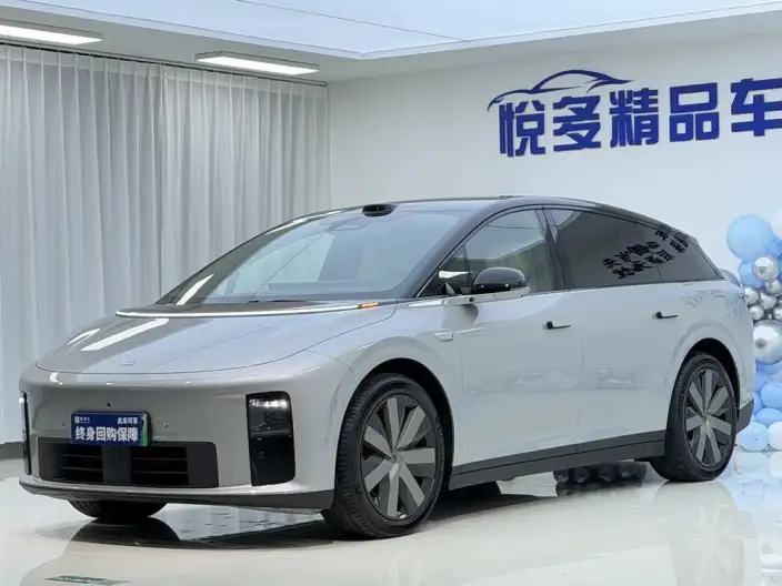 Li Auto i6 2025 Model 4WD Standard Edition