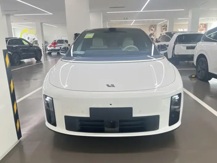 Li Auto i6 2025 Model 2WD Standard Edition