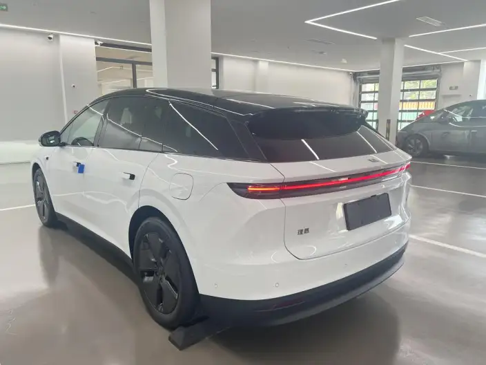 Li Auto i6 2025 Model 2WD Standard Edition