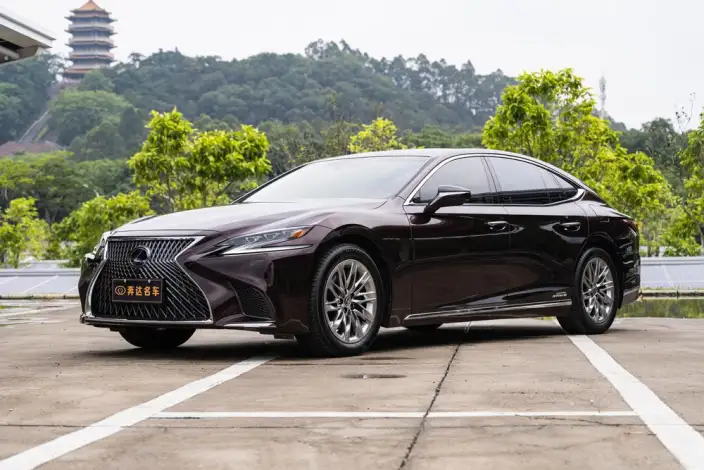 Lexus LS 2020 Model 500h Deluxe Edition China VI – фото 1