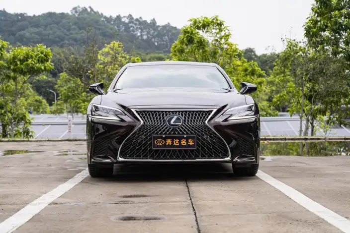Lexus LS 2020 Model 500h Deluxe Edition China VI – фото 2