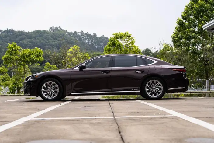 Lexus LS 2020 Model 500h Deluxe Edition China VI – фото 3