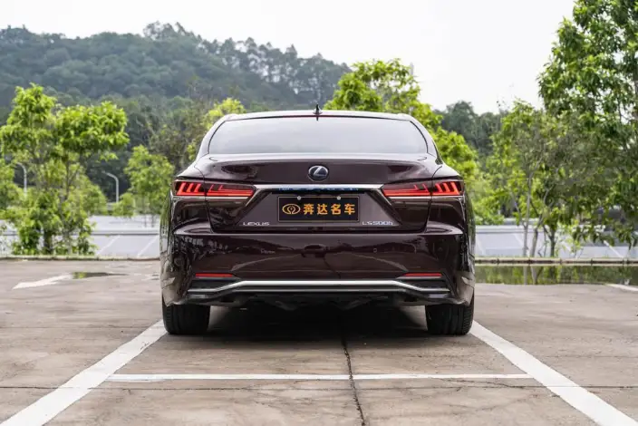 Lexus LS 2020 Model 500h Deluxe Edition China VI – фото 4