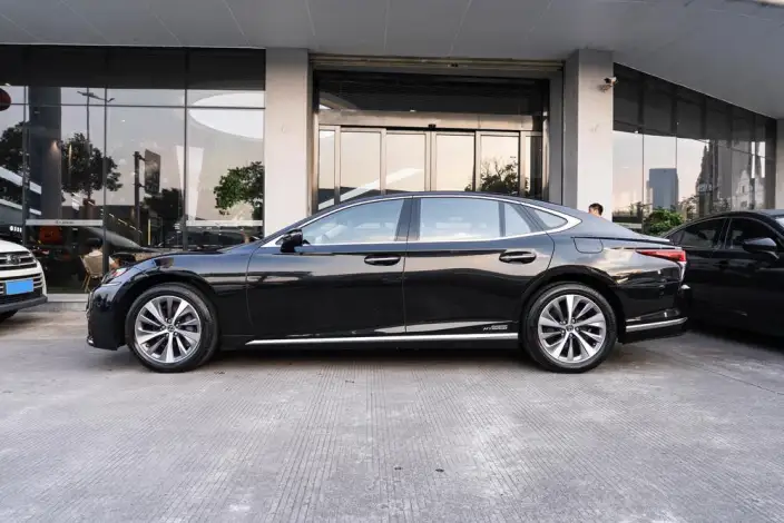 Lexus LS 2020 Model 500h Superior Edition China VI – фото 3