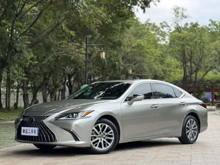 Lexus ES 2022 Model 200 Superior Edition – фото 1