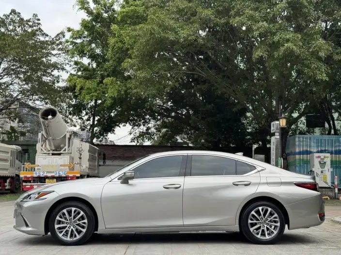 Lexus ES 2022 Model 200 Superior Edition – фото 4