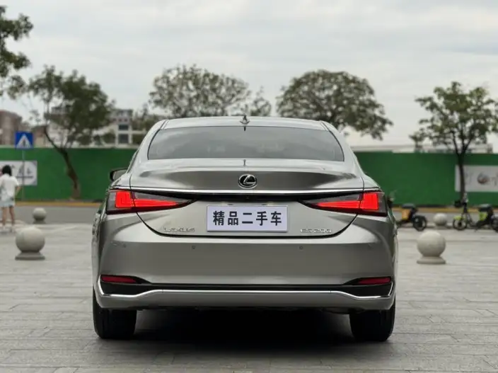 Lexus ES 2022 Model 200 Superior Edition – фото 6