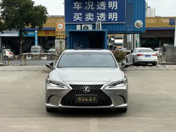 Lexus ES 2022 Model 300h Premium – фото 2