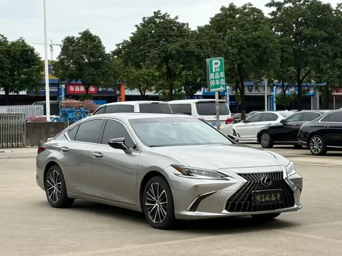 Lexus ES 2022 Model 300h Premium – фото 3