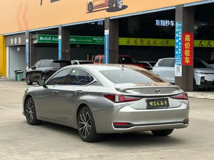 Lexus ES 2022 Model 300h Premium – фото 4
